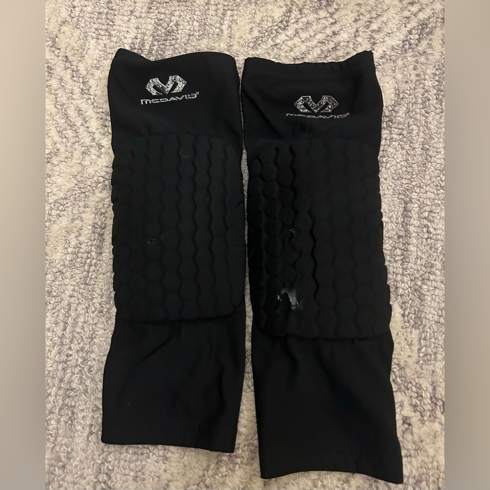 McDavid Sports Hex Tech Basketball Knee Sleeve Pair, size medium